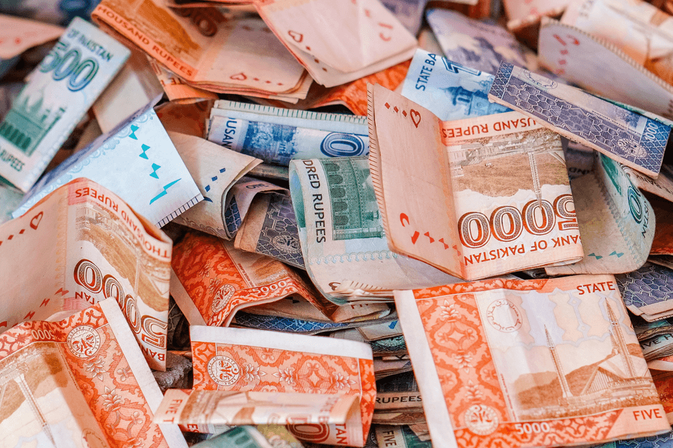 Pakistani banks post net profit of PKR 137 billion in 2024’s second quarter