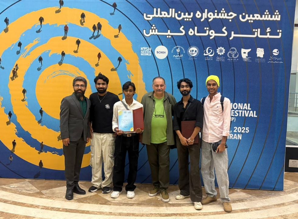 A Pakistani Theatre Play Without Dialogue Wins Best Script Award at Kish International Festival