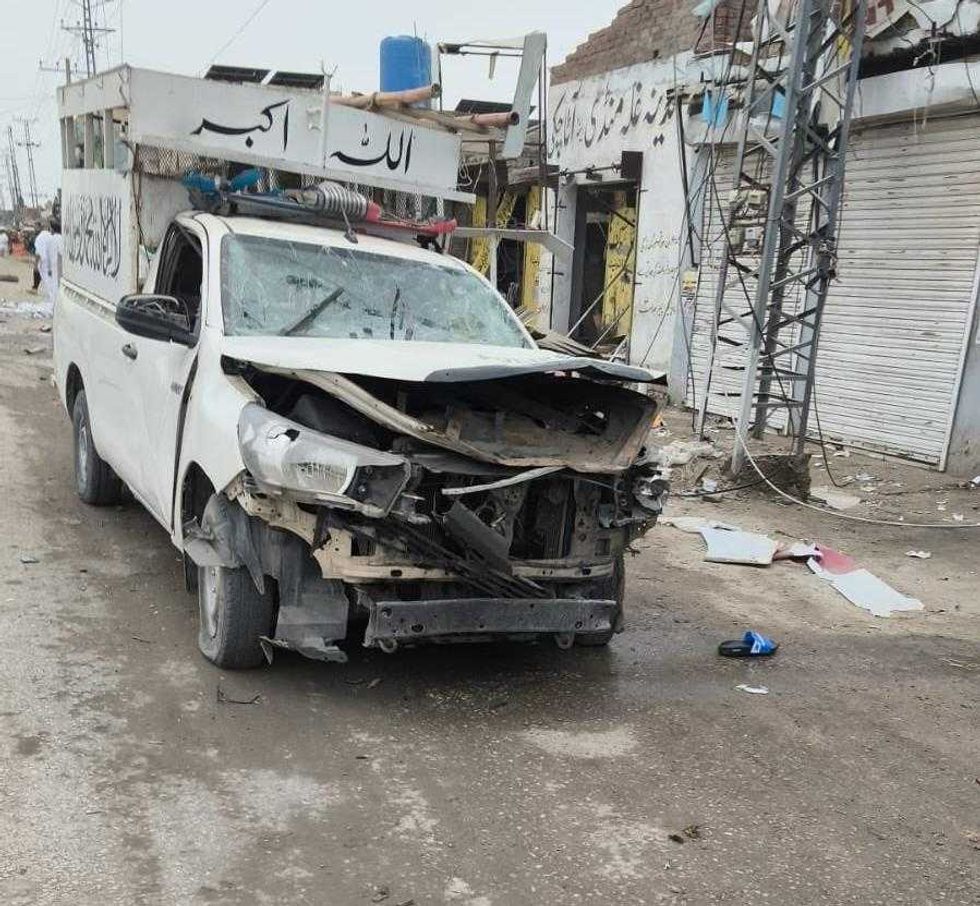 At least 12 injured in roadside blast targeting police in northwest Pakistan