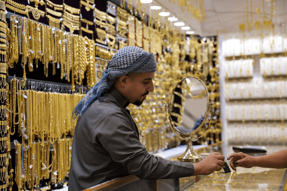 Gold prices drop in Dubai amid US-Iran deal uncertainty